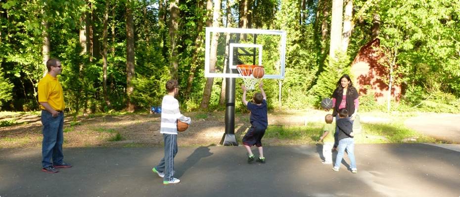 kids playing basketball on a hoop installed by Home Court in Oregon.